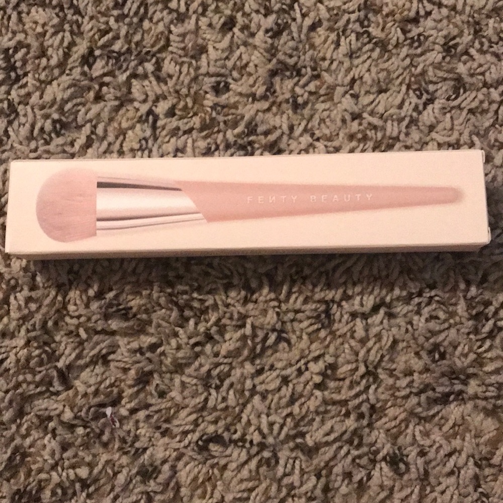SOLD!!! FENTY BEAUTY foundation brush!